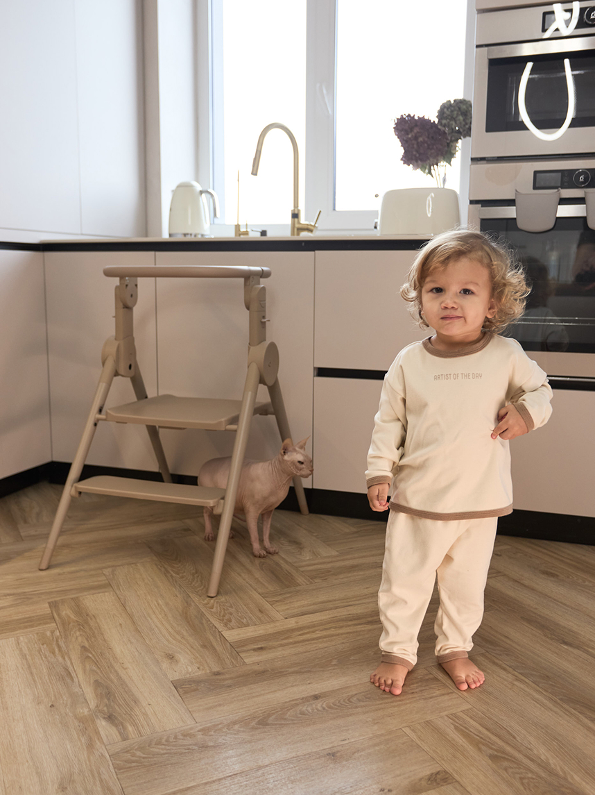 Ozy— Cozy little living