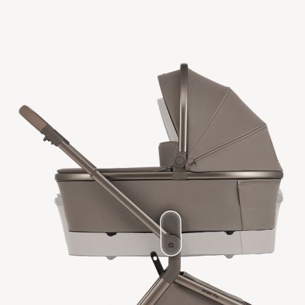 Carrycot and seat unit height adjustment