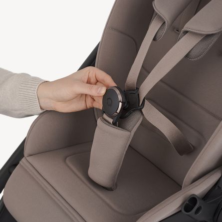 Magnetic buckle and 5 point safety belts