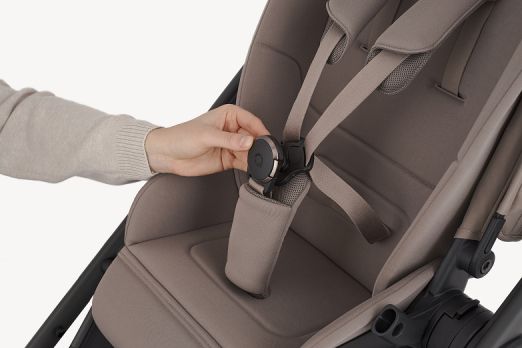 Magnetic buckle and 5 point safety belts