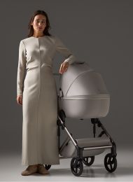 Poznajcie nowy odcień delikatności — Eli Santal